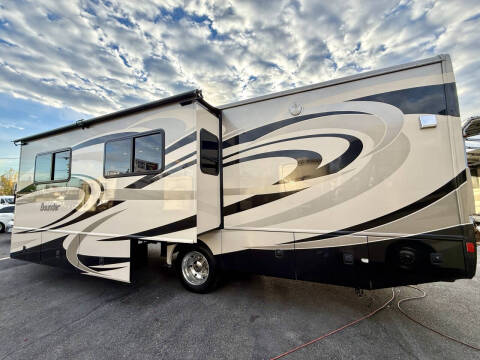 2014 Fleetwood RV Bounder 33’ Double Slide!!!!