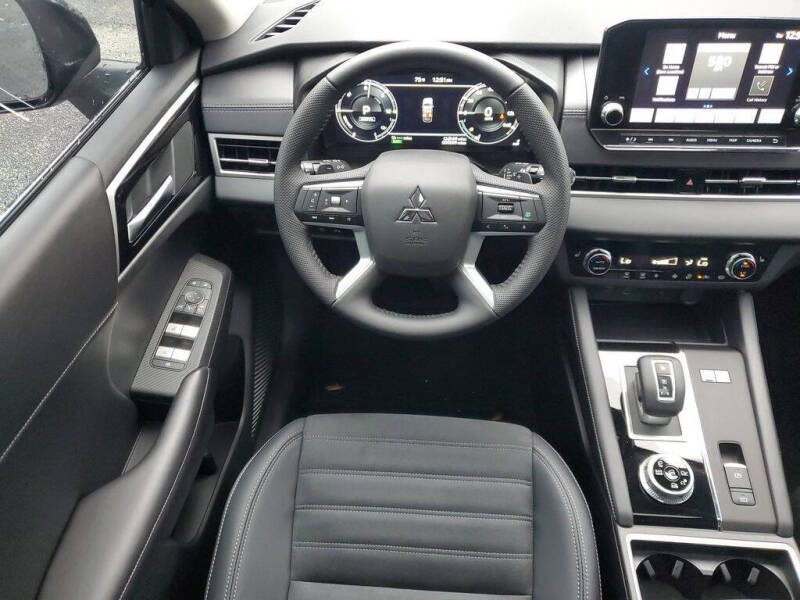 2025 Mitsubishi Outlander PHEV SE