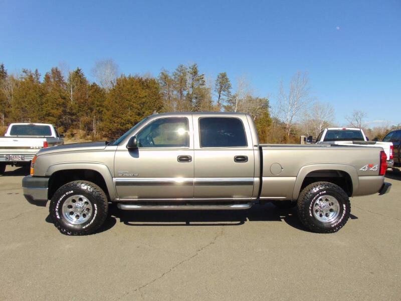 2006 Chevrolet Silverado 2500HD for sale at E & M AUTO SALES in Locust Grove VA