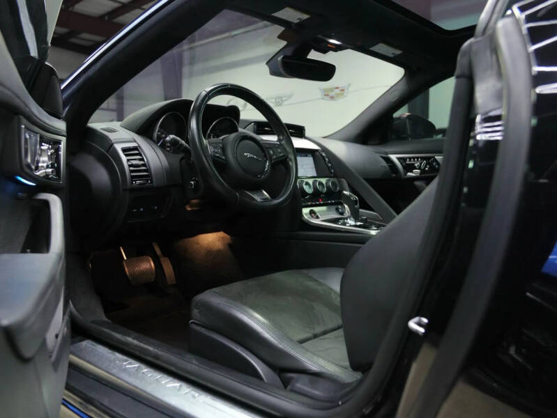 2017 Jaguar F-TYPE Premium