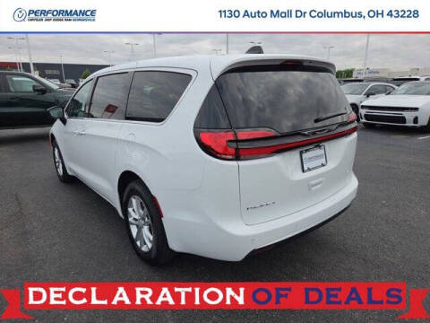 2027 Chrysler Pacifica Select