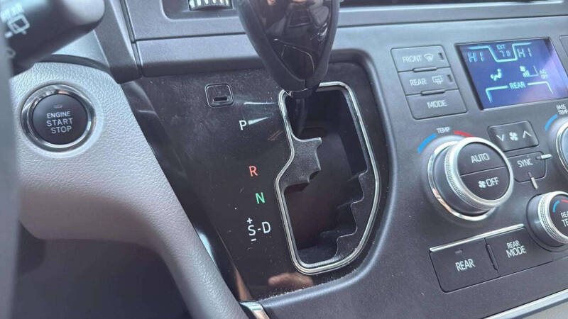 2018 Toyota Sienna XLE 8-Passenger