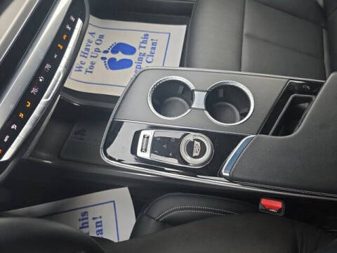 2024 Cadillac LYRIQ Luxury 1