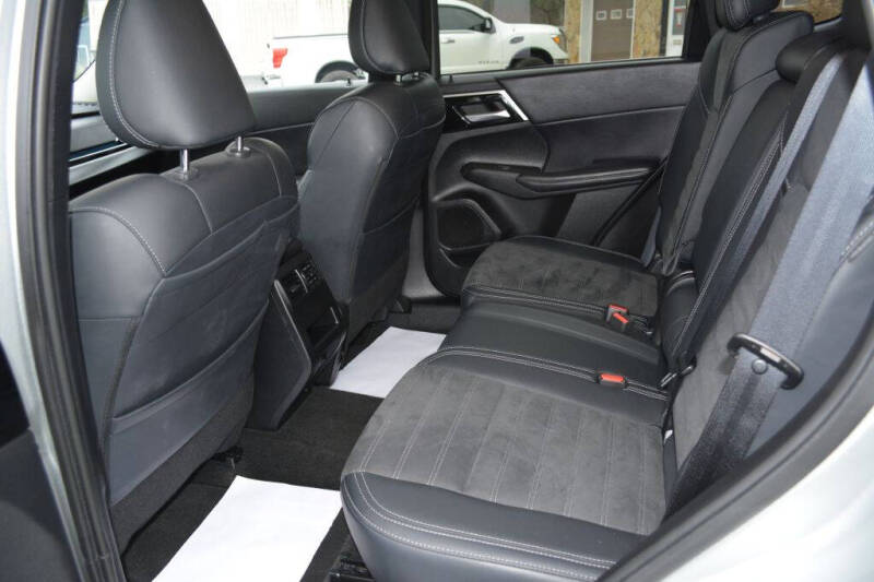 2024 Mitsubishi Outlander SE