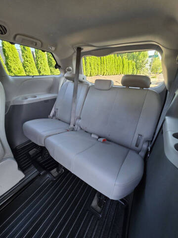 2018 Toyota Sienna XLE Premium 8-Passenger