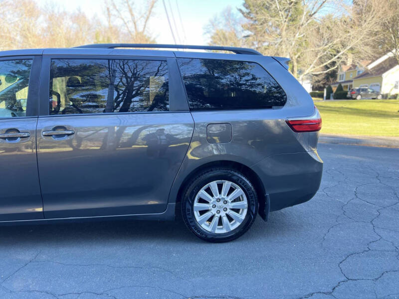 2017 Toyota Sienna LE 7-Passenger