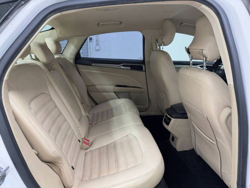 2016 Ford Fusion SE