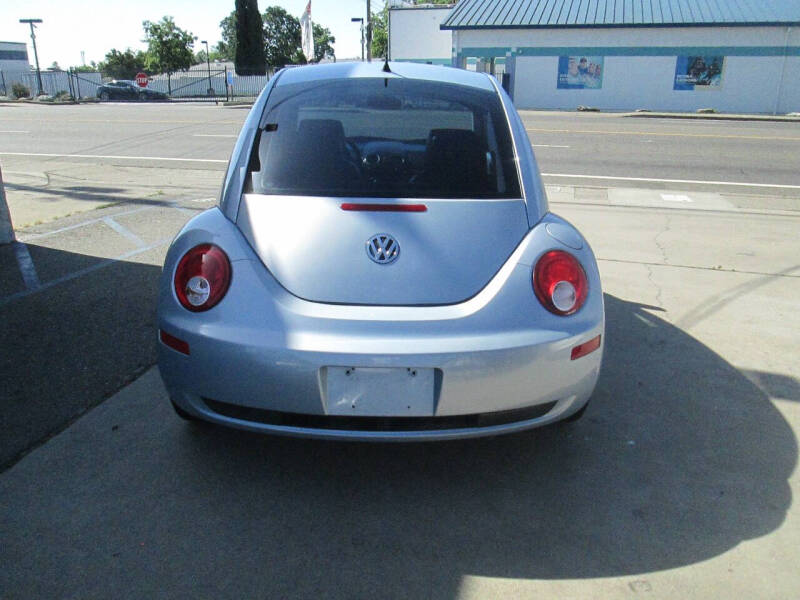 2010 Volkswagen New Beetle Base PZEV