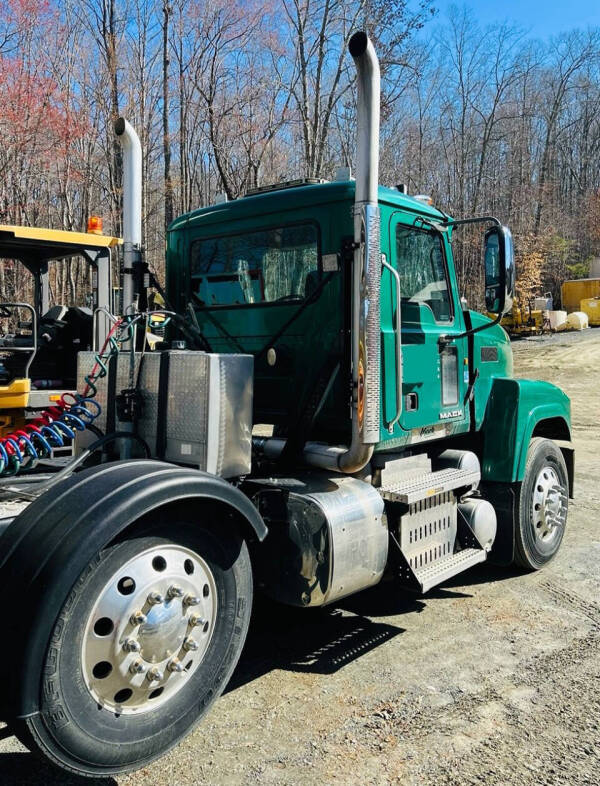 2012 Mack Pinnacle