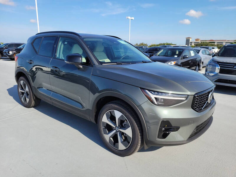 2026 Volvo XC40 B5 Plus