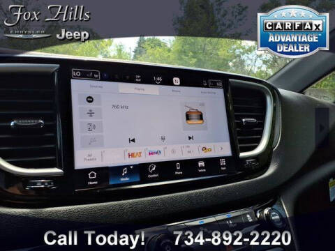 2026 Chrysler Pacifica Select