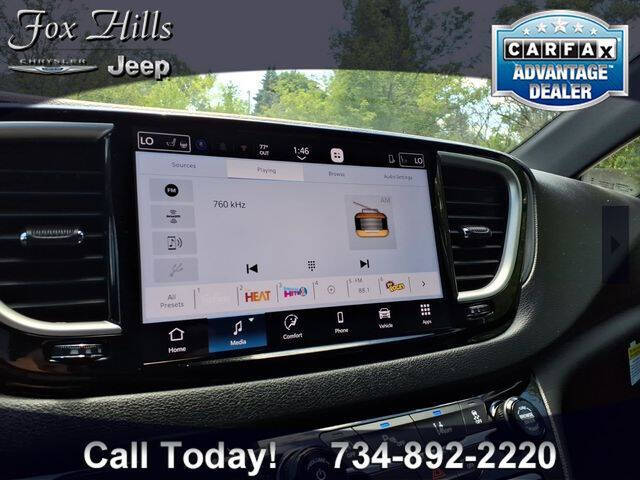 2026 Chrysler Pacifica Select