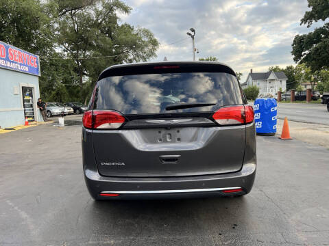 2017 Chrysler Pacifica Touring-L Plus