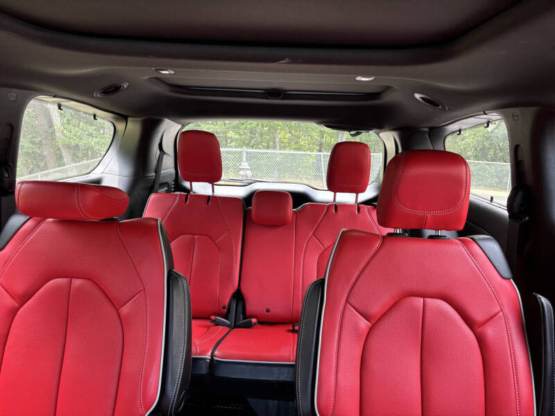 2020 Chrysler Pacifica Limited Red S
