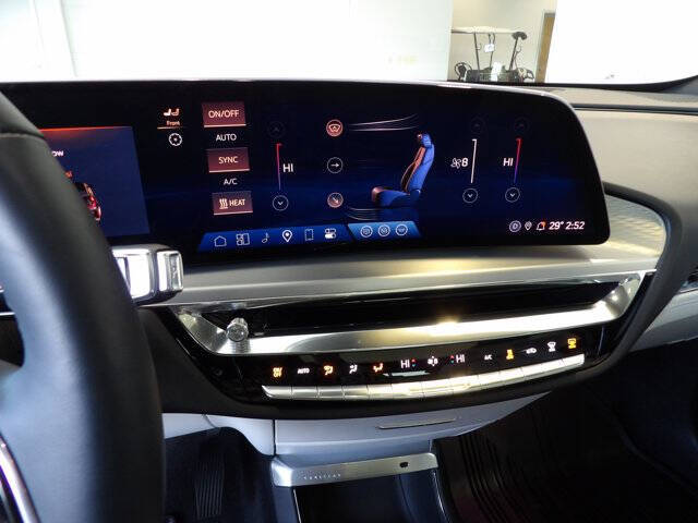 2024 Cadillac LYRIQ Luxury 2