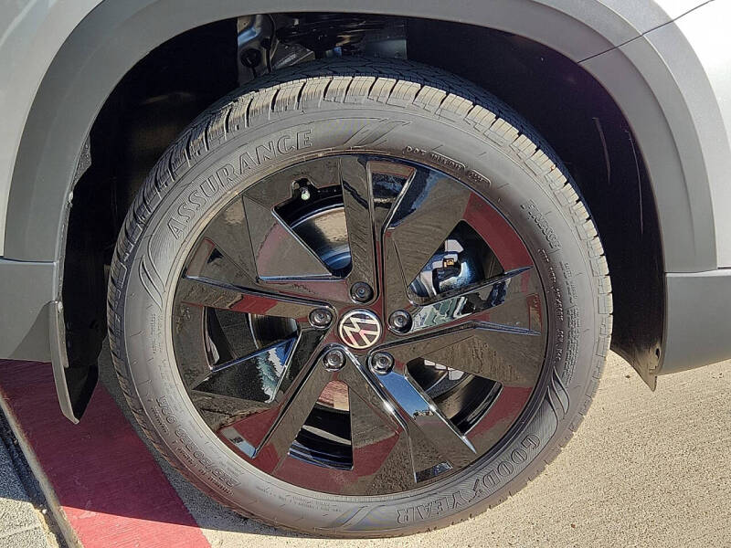 2026 Volkswagen Taos SE