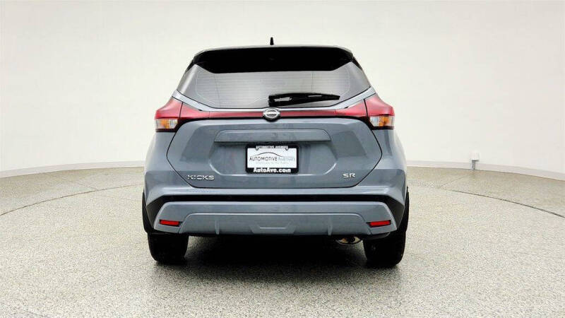 2024 Nissan Kicks SR