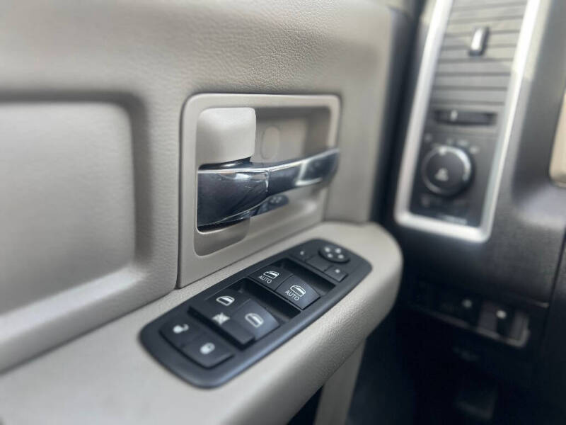 2012 RAM 1500 SLT