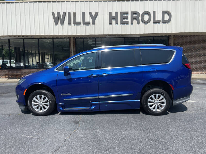 2018 Chrysler Pacifica for sale at Willy Herold Automotive in Columbus GA