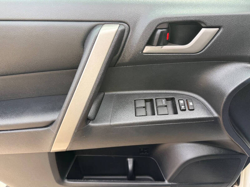 2013 Toyota Highlander SE