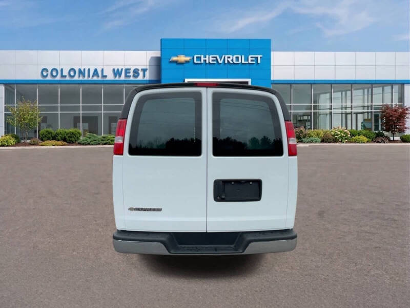 2025 Chevrolet Express 2500