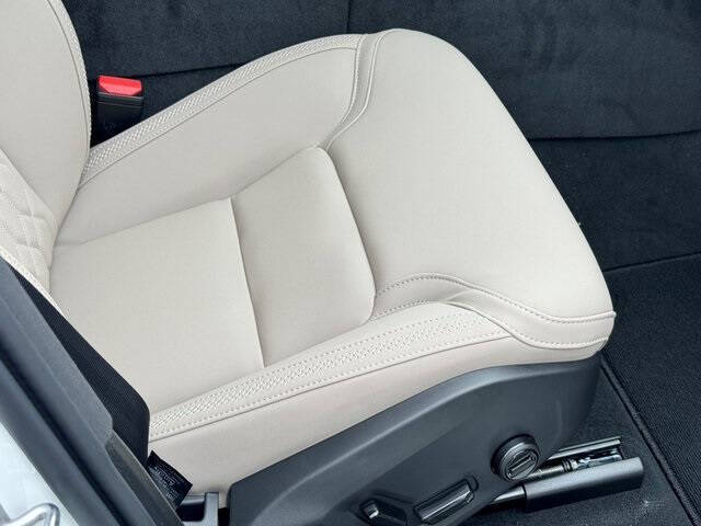 2026 Volvo XC60 T8 Plus