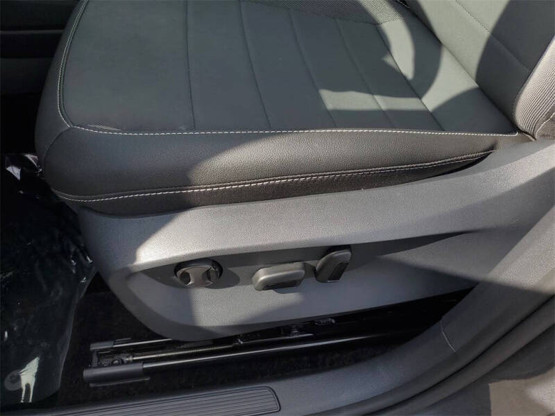 2024 Volkswagen Taos SE 4Motion