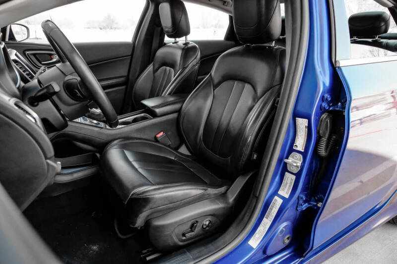 2017 Chrysler 200 Limited Platinum