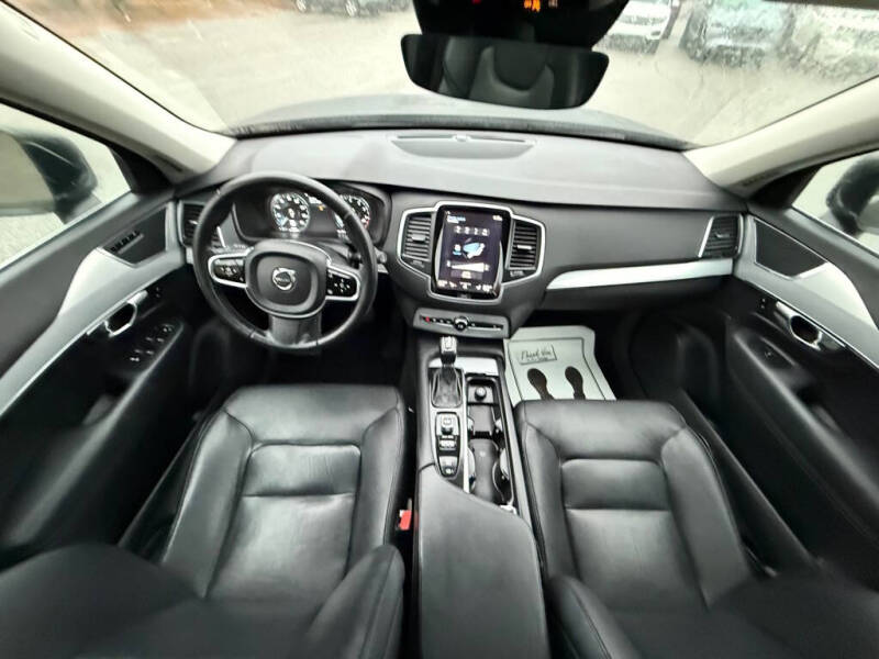 2016 Volvo XC90 T5 Momentum