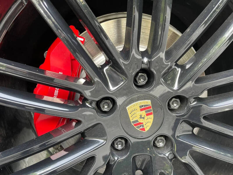 2017 Porsche Cayenne GTS