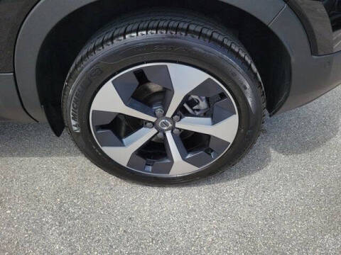 2025 Volvo XC40 B5 Plus Bright Theme