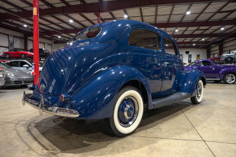 1937 Ford Deluxe