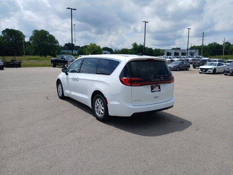 2027 Chrysler Pacifica Select