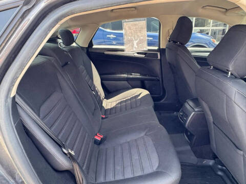 2020 Ford Fusion SE