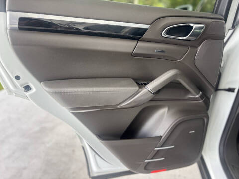 2017 Porsche Cayenne Platinum Edition