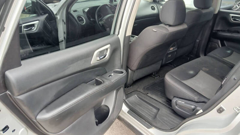 2020 Nissan Pathfinder SV