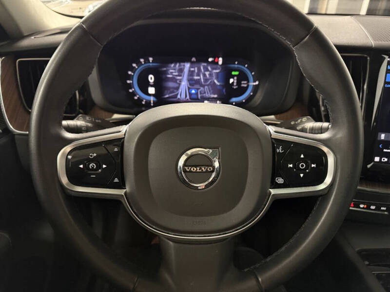 2023 Volvo XC60 Recharge T8 Plus Bright Theme