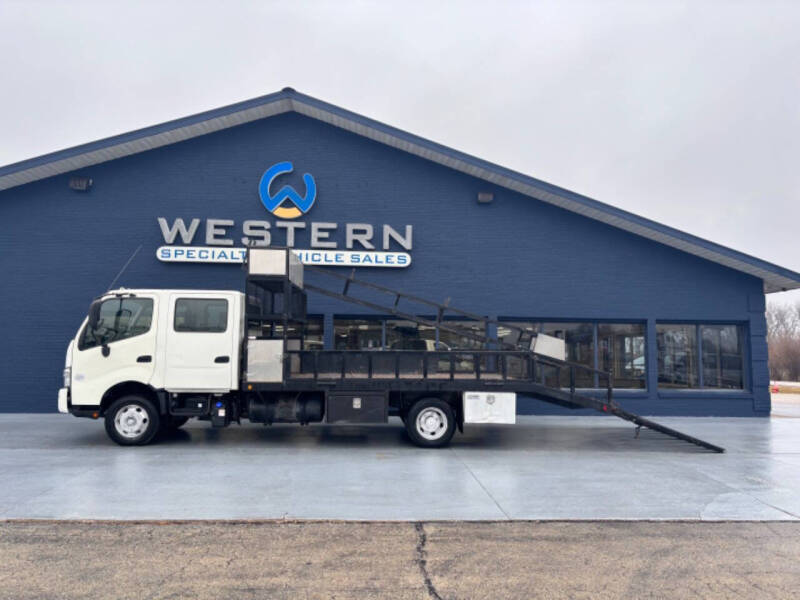 2017 Hino Landscape Truck