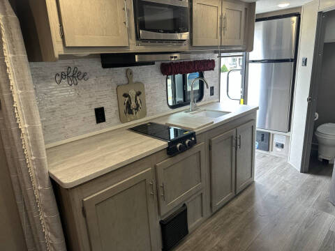 2022 Coachmen RV Summit 184FQS