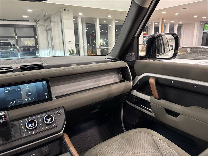 2021 Land Rover Defender 110 SE