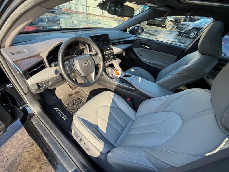 2019 Toyota Avalon XLE