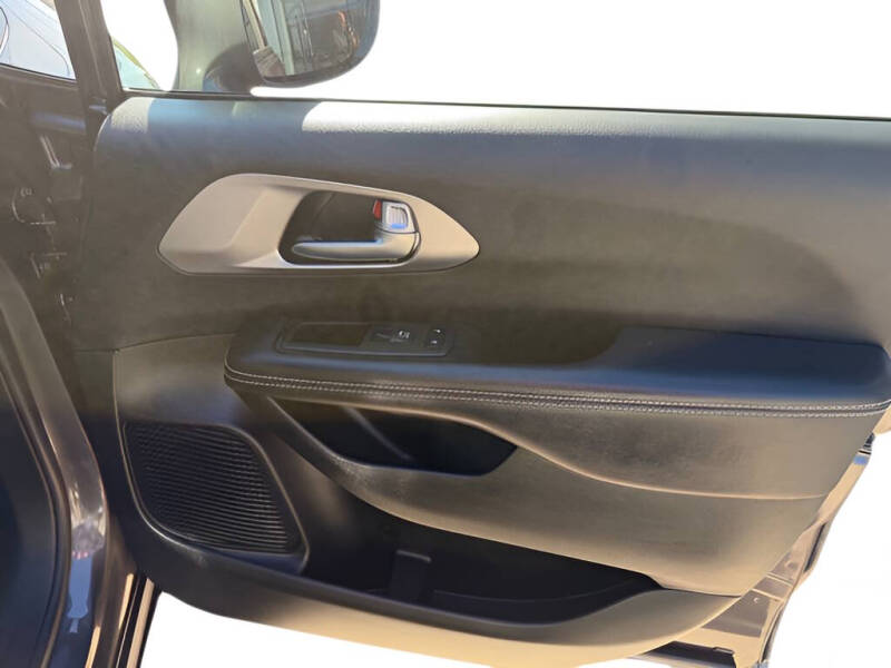 2020 Chrysler Pacifica AWD LAUNCH EDITION - Photo 9