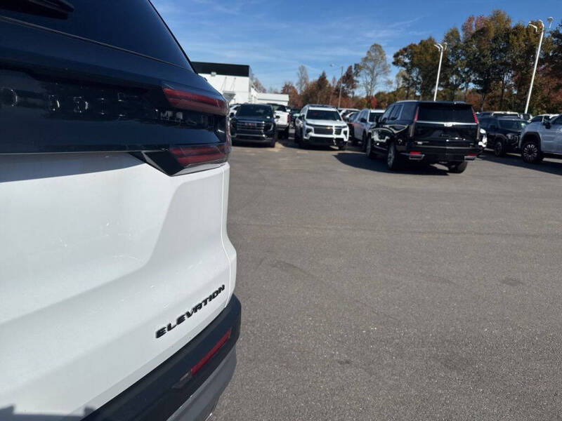 2025 GMC Acadia Elevation