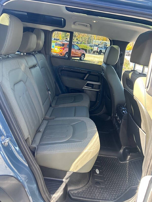 2020 Land Rover Defender 110 SE