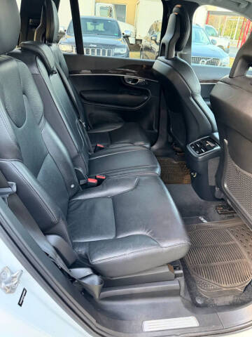 2017 Volvo XC90 T6 Momentum