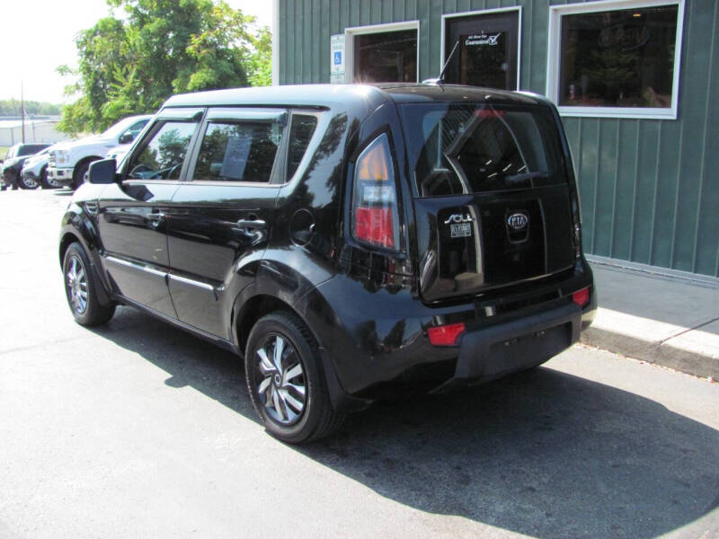 2011 Kia Soul null photo 2