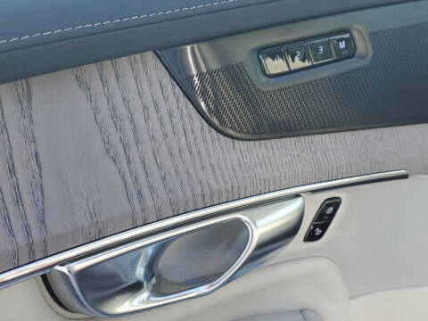 2025 Volvo XC90 B6 Ultra Bright Theme 6P