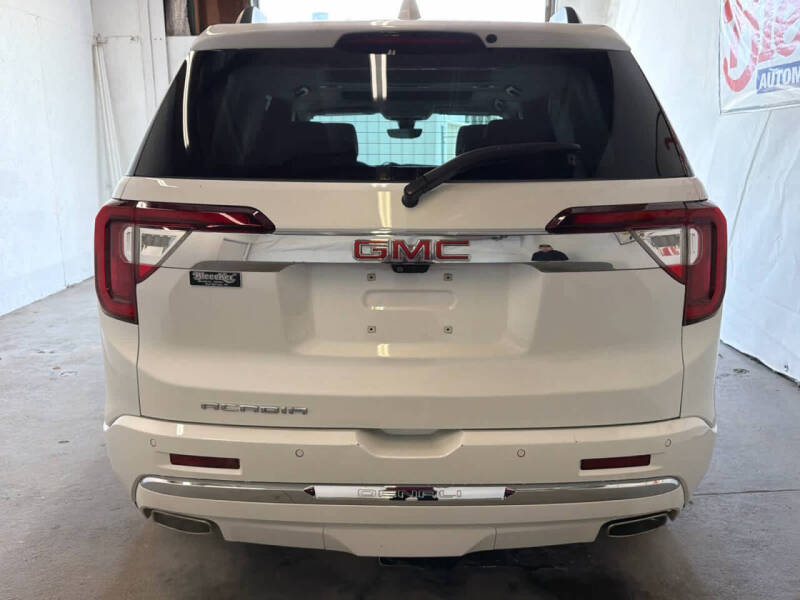 2023 GMC Acadia Denali