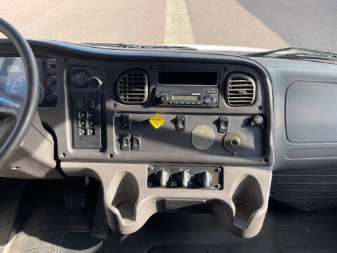 2012 Freightliner Business class M2