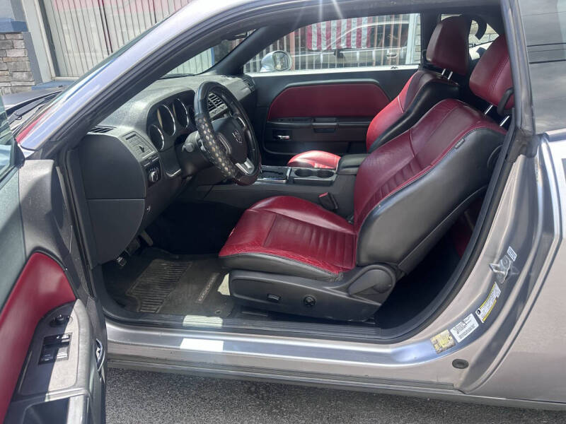 2013 Dodge Challenger SXT Plus